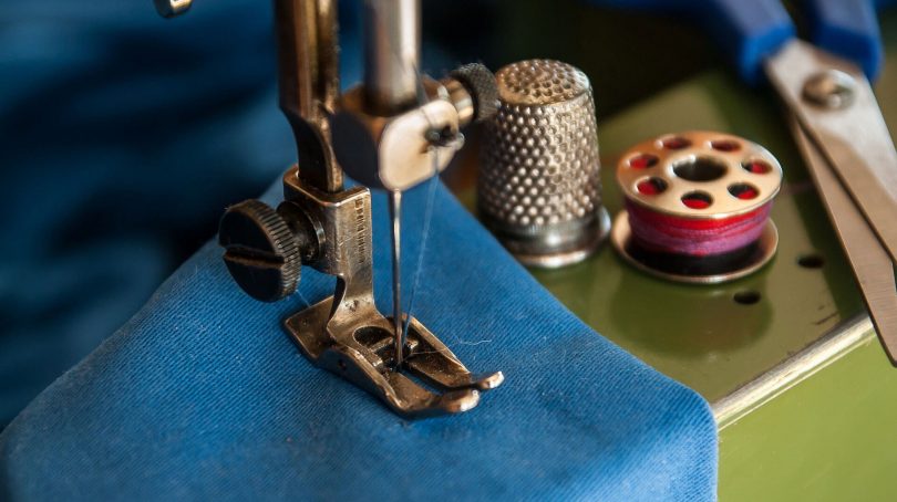 Jeans im Schritt reparieren