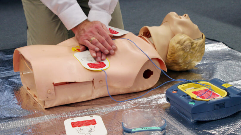 Herzdruckmassage Erste Hilfe Corona